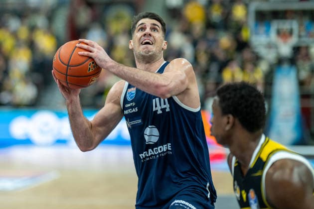 Jure Planinic Syntainics MBC, 44 , Babacar Sane MHP RIESEN Ludwigsburg, 00 , GER, MHP Riesen vs Syntainics MBC Weissenfels, Basketball Bundesliga, easycredit BBL, 21 Matchday, Season 2025 2026, 19 02 2026, GER, MHP Riesen vs Syntainics MBC Weissenfels, Basketball Bundesliga, easycredit BBL, 21 Matchday, Season 2025 2026, 19 02 2026 Ludwigsburg Copyright: xEibner-Pressefoto SaschaxWaltherx EP_EER