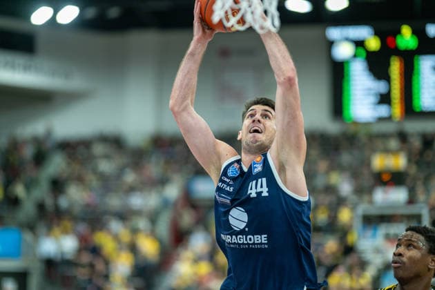 Jure Planinic Syntainics MBC, 44 , Babacar Sane MHP RIESEN Ludwigsburg, 00 , GER, MHP Riesen vs Syntainics MBC Weissenfels, Basketball Bundesliga, easycredit BBL, 21 Matchday, Season 2025 2026, 19 02 2026, GER, MHP Riesen vs Syntainics MBC Weissenfels, Basketball Bundesliga, easycredit BBL, 21 Matchday, Season 2025 2026, 19 02 2026 Ludwigsburg Copyright: xEibner-Pressefoto SaschaxWaltherx EP_EER