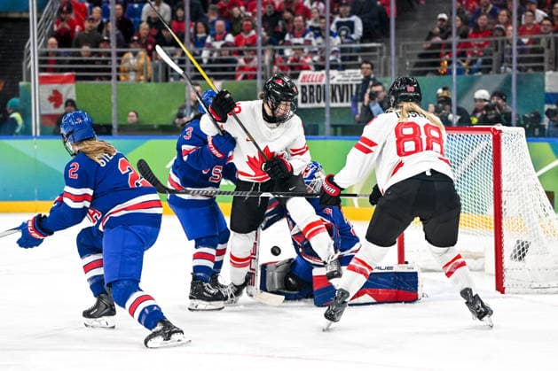 19 02 2026, Milano, Santa Giulia Ice hockey, Eishockey Arena, Winter Olympics: Gold Final USA - Canada (Ice Hockey Women), Brianne Jenner of Canada tries to deflect a puck in front of goalkeeper Aerin Frankel of USA Milano Santa Giulia Ice Hockey Arena Lombardy Italy *** 19 02 2026, Milano, Santa Giulia Ice Hockey Arena, Winter Olympics Gold Final USA Canada Ice Hockey Women , Brianne Jenner of Canada tries to deflect a puck in front of goalkeeper Aerin Frankel of USA Milano Santa Giulia Ice Hockey Arena Lombardy Italy Copyright: xJustPictures.ch AndreaxBrancax jp-en-AnBr-AB-AAB_955419022026