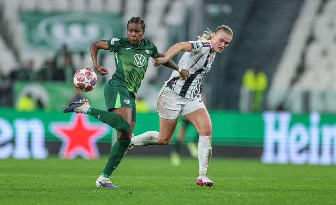 ITA, Wolfsburg, Juventus Turin vs VfL Wolfsburg, WomenÂs Champions League, Football, UEFA, Season 2025 2026, Allianz Stadium, Playoffs, Second leg in picture v l Lineth Beerensteyn VfL Wolfsburg Women 9 , Mathilde Harviken Juventus Turin Women 5 DFB DFL REGULATIONS PROHIBIT ANY USE OF PHOTOGRAPHS AS IMAGE SEQUENCES AND OR QUASI VIDEO, 19 02 2026 Copyright: HMBxMedia HendrikxHamelau