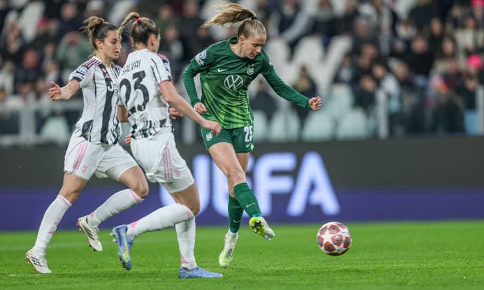 ITA, Wolfsburg, Juventus Turin vs VfL Wolfsburg, WomenÂs Champions League, Football, UEFA, Season 2025 2026, Allianz Stadium, Playoffs, Second leg in picture v l Vivien Endemann VfL Wolfsburg Women 25 , Goal to 1 0 DFB DFL REGULATIONS PROHIBIT ANY USE OF PHOTOGRAPHS AS IMAGE SEQUENCES AND OR QUASI VIDEO, 19 02 2026 Copyright: HMBxMedia HendrikxHamelau