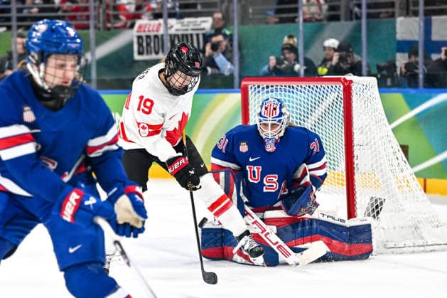 19 02 2026, Milano, Santa Giulia Ice hockey, Eishockey Arena, Winter Olympics: Gold Final USA - Canada (Ice Hockey Women), Brianne Jenner of Canada against goalkeeper Aerin Frankel of USA Milano Santa Giulia Ice Hockey Arena Lombardy Italy *** 19 02 2026, Milano, Santa Giulia Ice Hockey Arena, Winter Olympics Gold Final USA Canada Ice Hockey Women , Brianne Jenner of Canada against goalkeeper Aerin Frankel of USA Milano Santa Giulia Ice Hockey Arena Lombardy Italy Copyright: xJustPictures.ch AndreaxBrancax jp-en-AnBr-AB-AAB_981719022026