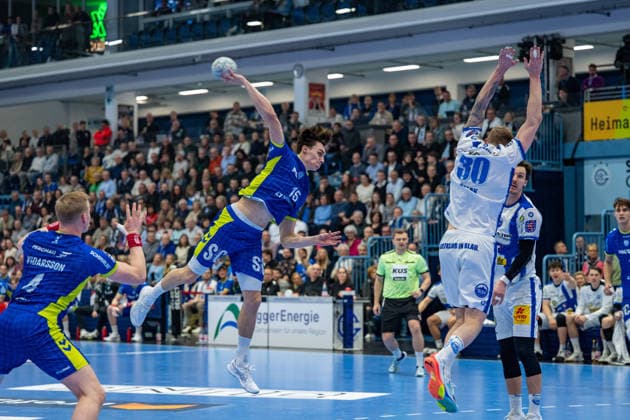 Daikin Handball Bundesliga, VfL Gummersbach THSV Eisenach, 19 02 2026 Ellidi Vidarsson VfL Gummersbach, 4 , Miro Schluroff VfL Gummersbach, 15 , Dominik Solák ThSV Eisenach, 30 , Daikin Handball Bundesliga, VfL Gummersbach THSV Eisenach, 19 02 2026 Copyright: xBEAUTIFULxSPORTS Erlhofx