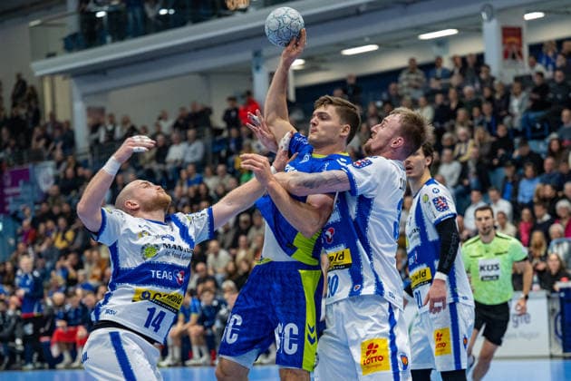 Daikin Handball Bundesliga, VfL Gummersbach THSV Eisenach, 19 02 2026 Peter Walz ThSV Eisenach, 14 , Kay Smits VfL Gummersbach, 31 , Dominik Solák ThSV Eisenach, 30 , Moritz Ende ThSV Eisenach, 21 , Daikin Handball Bundesliga, VfL Gummersbach THSV Eisenach, 19 02 2026 Copyright: xBEAUTIFULxSPORTS Erlhofx