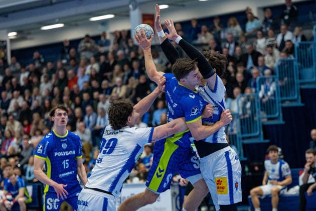 Daikin Handball Bundesliga, VfL Gummersbach THSV Eisenach, 19 02 2026 Miro Schluroff VfL Gummersbach, 15 , Tillman Leu ThSV Eisenach, 99 , Kay Smits VfL Gummersbach, 31 , Daikin Handball Bundesliga, VfL Gummersbach THSV Eisenach, 19 02 2026 Copyright: xBEAUTIFULxSPORTS Erlhofx
