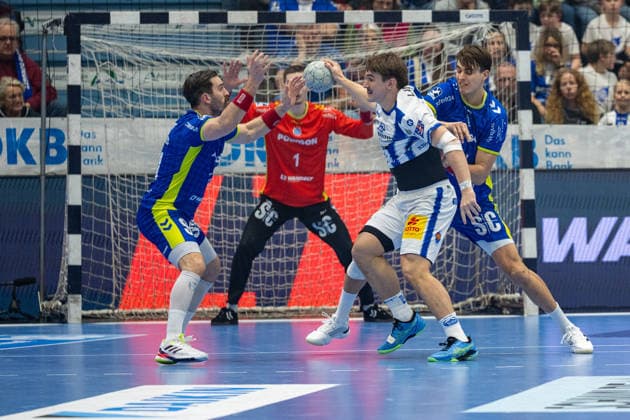 Daikin Handball Bundesliga, VfL Gummersbach THSV Eisenach, 19 02 2026 Teitur Einarsson VfL Gummersbach, 14 , Dominik Kuzmanovi VfL Gummersbach, 1 , Julian Köster VfL Gummersbach, 7 , Daikin Handball Bundesliga, VfL Gummersbach THSV Eisenach, 19 02 2026 Copyright: xBEAUTIFULxSPORTS Erlhofx
