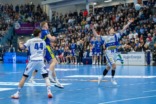 Daikin Handball Bundesliga, VfL Gummersbach THSV Eisenach, 19 02 2026 Stephan Seitz ThSV Eisenach, 44 , Ellidi Vidarsson VfL Gummersbach, 4 , Vincent Büchner ThSV Eisenach, 74 , Daikin Handball Bundesliga, VfL Gummersbach THSV Eisenach, 19 02 2026 Copyright: xBEAUTIFULxSPORTS Erlhofx