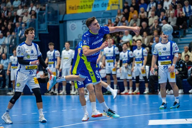 Daikin Handball Bundesliga, VfL Gummersbach THSV Eisenach, 19 02 2026 Philipp Meyer ThSV Eisenach, 27 , Kay Smits VfL Gummersbach, 31 , Felix Aellen ThSV Eisenach, 22 , Daikin Handball Bundesliga, VfL Gummersbach THSV Eisenach, 19 02 2026 Copyright: xBEAUTIFULxSPORTS Erlhofx