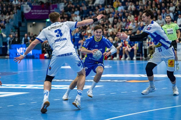 Daikin Handball Bundesliga, VfL Gummersbach THSV Eisenach, 19 02 2026 Oskar Joelsson ThSV Eisenach, 3 , Ludvig Hallbäck VfL Gummersbach, 20 , Philipp Meyer ThSV Eisenach, 27 , Daikin Handball Bundesliga, VfL Gummersbach THSV Eisenach, 19 02 2026 Copyright: xBEAUTIFULxSPORTS Erlhofx