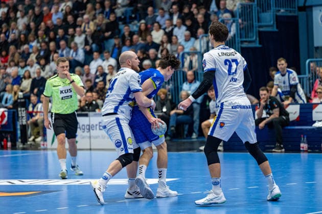 Daikin Handball Bundesliga, VfL Gummersbach THSV Eisenach, 19 02 2026 Peter Walz ThSV Eisenach, 14 , Miro Schluroff VfL Gummersbach, 15 , Philipp Meyer ThSV Eisenach, 27 , Daikin Handball Bundesliga, VfL Gummersbach THSV Eisenach, 19 02 2026 Copyright: xBEAUTIFULxSPORTS Erlhofx