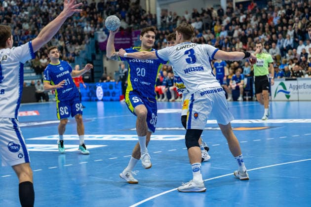 Daikin Handball Bundesliga, VfL Gummersbach THSV Eisenach, 19 02 2026 Ludvig Hallbäck VfL Gummersbach, 20 , Oskar Joelsson ThSV Eisenach, 3 , Daikin Handball Bundesliga, VfL Gummersbach THSV Eisenach, 19 02 2026 Copyright: xBEAUTIFULxSPORTS Erlhofx