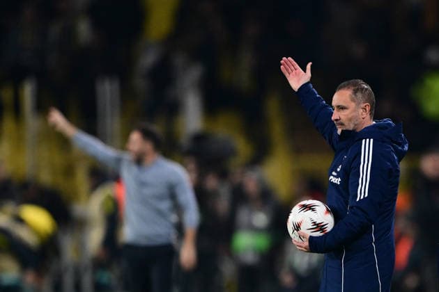 Fenerbahce v Nottingham Forest - UEFA Europa League ISTANBUL, TURKIYE - FEBRUARY 19: Head Coach of Nottingham Forest Vitor Pereira gives tactics during first leg of the UEFA Europa League round of 16 play-off football match between Fenerbahce and Nottingham Forest at Chobani Stadium in Istanbul, Turkiye on February 19, 2026. Serhat Cagdas Anadolu Istanbul Turkey. Editorial use only. Please get in touch for any other usage.  Copyright: x2026xAnadoluxSerhatxCagdasx