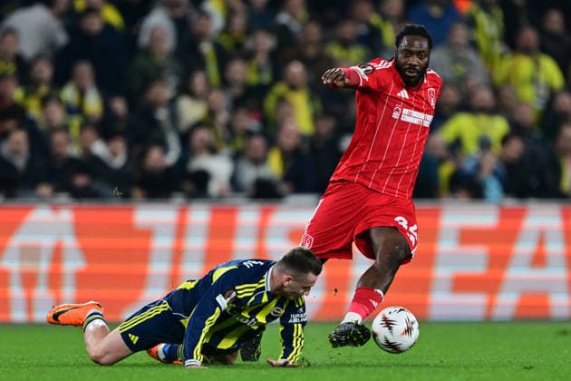 Fenerbahce v Nottingham Forest - UEFA Europa League ISTANBUL, TURKIYE - FEBRUARY 19: Kerem Akturkoglu of Fenerbahce in action against Ola Aina (R) of Nottingham Forest during first leg of the UEFA Europa League round of 16 play-off football match between Fenerbahce and Nottingham Forest at Chobani Stadium in Istanbul, Turkiye on February 19, 2026. Serhat Cagdas Anadolu Istanbul Turkey. Editorial use only. Please get in touch for any other usage.  Copyright: x2026xAnadoluxSerhatxCagdasx