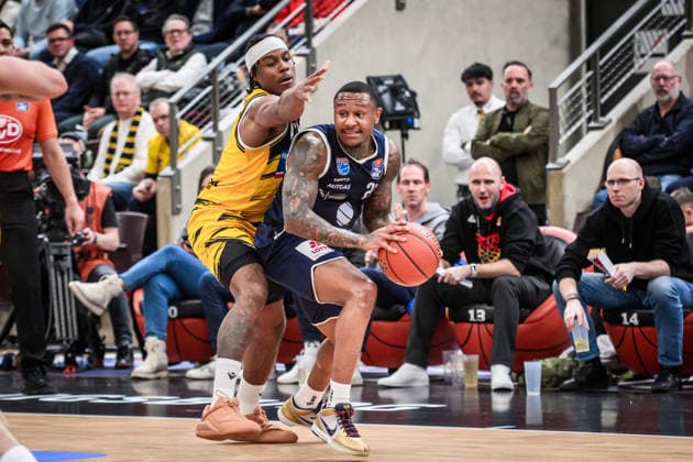 Charles Callison Syntainics MBC, 23 vs Stefan Smith MHP RIESEN Ludwigsburg, 03 GER, MHP Riesen Ludwigsburg vs Syntainics MBC, Basketball Bundesliga, easycredit BBL, 21 Matchday, Season 2025 2026, 19 02 2026 GER, MHP Riesen Ludwigsburg vs Syntainics MBC, Basketball Bundesliga, easycredit BBL, 21 Matchday, Season 2025 2026, 19 02 2026 Ludwigsburg Copyright: xSandyxDinkelackerx EP_SDR