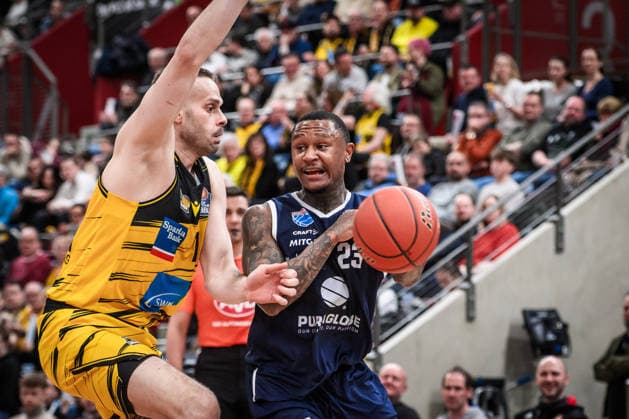 Charles Callison Syntainics MBC, 23 vs Jonas Wohlfarth Bottermann MHP RIESEN Ludwigsburg, 18 GER, MHP Riesen Ludwigsburg vs Syntainics MBC, Basketball Bundesliga, easycredit BBL, 21 Matchday, Season 2025 2026, 19 02 2026 GER, MHP Riesen Ludwigsburg vs Syntainics MBC, Basketball Bundesliga, easycredit BBL, 21 Matchday, Season 2025 2026, 19 02 2026 Ludwigsburg Copyright: xSandyxDinkelackerx EP_SDR