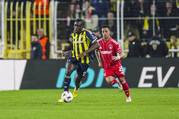 Fenerbahce v Nottingham Forest - UEFA Europa League ISTANBUL, TURKIYE - FEBRUARY 19: Sidiki Cherif of Fenerbahce competes with Omari Hutchinson of Nottingham Forest of the first leg of the UEFA Europa League round of 16 play-off between Fenerbahce and Nottingham Forest at Chobani Stadium on February 19, 2026, in Istanbul, Turkiye. Agit Erdi Ulukaya Anadolu Istanbul Turkey. Editorial use only. Please get in touch for any other usage.  Copyright: x2026xAnadoluxAgitxErdixUlukayax