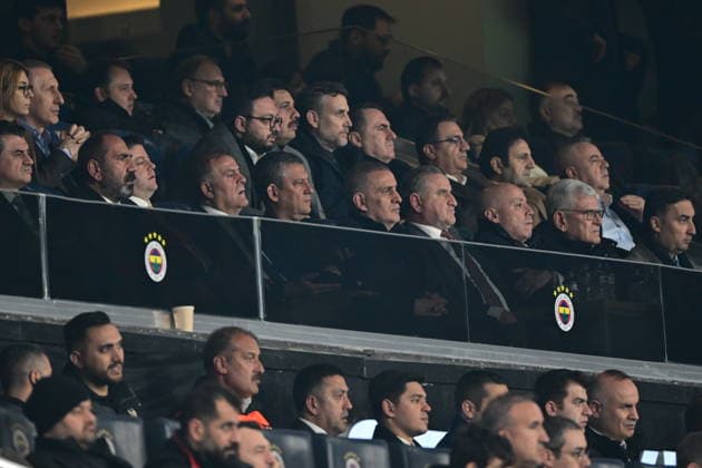 Fenerbahce v Nottingham Forest - UEFA Europa League ISTANBUL, TURKIYE - FEBRUARY 19: Turkish Youth and Sports Minister Osman Askin Bak (4th R), Leader of the Republican People s Party (CHP) Ozgur Ozel (5th L) and Turkish Football Federation (TFF) President Ibrahim Haciosmanoglu (5th R) follow the first leg of the UEFA Europa League round of 16 play-off football match between Fenerbahce and Nottingham Forest at Chobani Stadium in Istanbul, Turkiye on February 19, 2026. Oguz Yeter Anadolu Istanbul Turkey. Editorial use only. Please get in touch for any other usage.  Copyright: x2026xAnadoluxOguzxYeterx