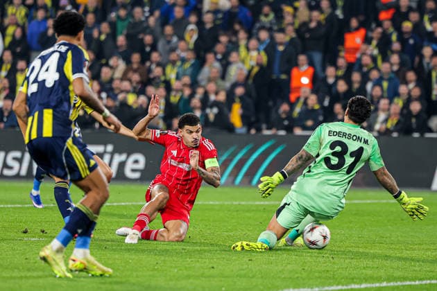 2026-02-19 Fenerbahce SK v Nottingham Forest FC - UEFA Europa League 2025 26 Knockout Play-off First Leg ISTANBUL, TURKEY - FEBRUARY 19: Morgan Gibbs-White of Nottingham Forest FC scores the third goal during the UEFA Europa League 2025 26 Knockout Play-off First Leg match between Fenerbahce SK and Nottingham Forest FC at Ulker Sukru Saracoglu Stadium on February 19, 2026 in Istanbul, Turkey. (Photo by BSR Agency) Istanbul Turkey Content not available for redistribution in The Netherlands directly or indirectly through any third parties. Copyright: xBSRxAgencyx