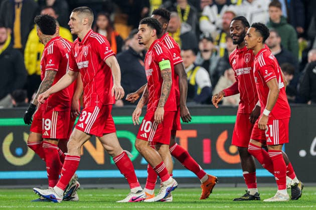 2026-02-19 Fenerbahce SK v Nottingham Forest FC - UEFA Europa League 2025 26 Knockout Play-off First Leg ISTANBUL, TURKEY - FEBRUARY 19: Nikola Milenkovic of Nottingham Forest FC, Morgan Gibbs-White of Nottingham Forest FC celebrate the third goal during the UEFA Europa League 2025 26 Knockout Play-off First Leg match between Fenerbahce SK and Nottingham Forest FC at Ulker Sukru Saracoglu Stadium on February 19, 2026 in Istanbul, Turkey. (Photo by BSR Agency) Istanbul Turkey Content not available for redistribution in The Netherlands directly or indirectly through any third parties. Copyright: xBSRxAgencyx
