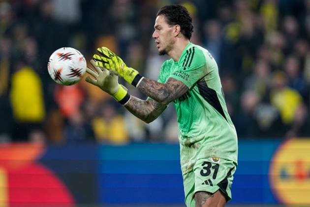 Ederson of Fenerbahce catches the ball Fenerbache v Nottingham Forest, UEFA Europa League, Knockout Round Play Offs, First Leg, Football, Sukru Saracoglu Stadium, Istanbul, Turkiye - 19 Feb 2026Istanbul Sukru Saracoglu Stadium Turkey EDITORIAL USE ONLY No use with unauthorised audio, video, data, fixture lists, club league logos or live services. Online in-match use limited to 120 images, no video emulation. No use in betting, games or single club league player publications. Copyright: xRaddadxJebarah Shutterstockx 16674269cs