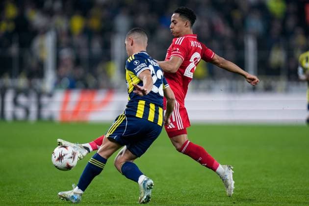 Omari Hutchinson of Nottingham Forest Football Club blocks Levent Mercan of Fenerbahce pass Fenerbache v Nottingham Forest, UEFA Europa League, Knockout Round Play Offs, First Leg, Football, Sukru Saracoglu Stadium, Istanbul, Turkiye - 19 Feb 2026Istanbul Sukru Saracoglu Stadium Turkey EDITORIAL USE ONLY No use with unauthorised audio, video, data, fixture lists, club league logos or live services. Online in-match use limited to 120 images, no video emulation. No use in betting, games or single club league player publications. Copyright: xRaddadxJebarah Shutterstockx 16674269cu