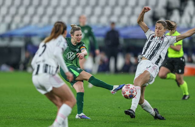 ITA, Wolfsburg, Juventus Turin vs VfL Wolfsburg, WomenÂs Champions League, Football, UEFA, Season 2025 2026, Allianz Stadium, Playoffs, Second leg in picture v l Svenja Huth VfL Wolfsburg Women 10 , Emma Stolen Godo Juventus Turin Women 17 , Goal shot DFB DFL REGULATIONS PROHIBIT ANY USE OF PHOTOGRAPHS AS IMAGE SEQUENCES AND OR QUASI VIDEO, 19 02 2026 Copyright: HMBxMedia HendrikxHamelau