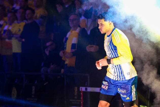 Kielce 19.02.2026. Pilka reczna EHF Liga Mistrzow sezon 2025 2026 kolejka 11 mecz: Industria Kielce - One Veszprem --- Handball EHF Champions League season 2025 2026 round 11 match between Industria Kielce and One Veszprem at Hala Legionow in Kielce, Poland Theo Monar Fot. Igor Jakubowski Arena Akcji NEWSPIX.PL --- newspix.pl 