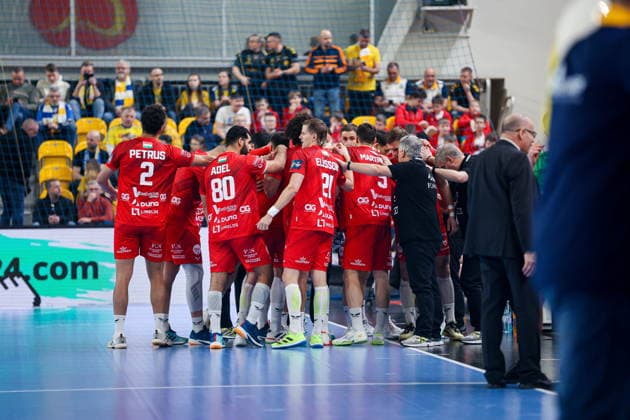 Kielce 19.02.2026. Pilka reczna EHF Liga Mistrzow sezon 2025 2026 kolejka 11 mecz: Industria Kielce - One Veszprem --- Handball EHF Champions League season 2025 2026 round 11 match between Industria Kielce and One Veszprem at Hala Legionow in Kielce, Poland veszprem playes Fot. Igor Jakubowski Arena Akcji NEWSPIX.PL --- newspix.pl 