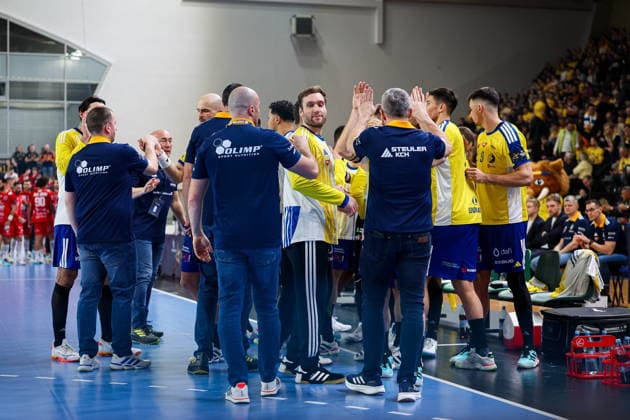 Kielce 19.02.2026. Pilka reczna EHF Liga Mistrzow sezon 2025 2026 kolejka 11 mecz: Industria Kielce - One Veszprem --- Handball EHF Champions League season 2025 2026 round 11 match between Industria Kielce and One Veszprem at Hala Legionow in Kielce, Poland veszprem players Fot. Igor Jakubowski Arena Akcji NEWSPIX.PL --- newspix.pl 
