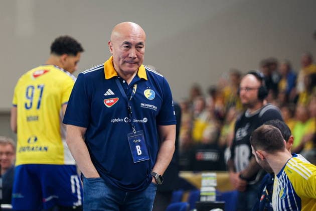 Kielce 19.02.2026. Pilka reczna EHF Liga Mistrzow sezon 2025 2026 kolejka 11 mecz: Industria Kielce - One Veszprem --- Handball EHF Champions League season 2025 2026 round 11 match between Industria Kielce and One Veszprem at Hala Legionow in Kielce, Poland Coach Talant Dujszebajew Dujshebaev Fot. Igor Jakubowski Arena Akcji NEWSPIX.PL --- newspix.pl 