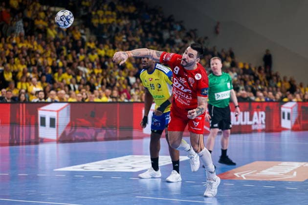 Kielce 19.02.2026. Pilka reczna EHF Liga Mistrzow sezon 2025 2026 kolejka 11 mecz: Industria Kielce - One Veszprem --- Handball EHF Champions League season 2025 2026 round 11 match between Industria Kielce and One Veszprem at Hala Legionow in Kielce, Poland Hugo Descat Fot. Igor Jakubowski Arena Akcji NEWSPIX.PL --- newspix.pl 