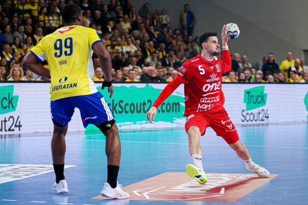 Kielce 19.02.2026. Pilka reczna EHF Liga Mistrzow sezon 2025 2026 kolejka 11 mecz: Industria Kielce - One Veszprem --- Handball EHF Champions League season 2025 2026 round 11 match between Industria Kielce and One Veszprem at Hala Legionow in Kielce, Poland Ivan Martinovic Fot. Igor Jakubowski Arena Akcji NEWSPIX.PL --- newspix.pl 