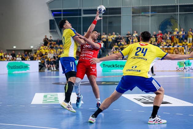 Kielce 19.02.2026. Pilka reczna EHF Liga Mistrzow sezon 2025 2026 kolejka 11 mecz: Industria Kielce - One Veszprem --- Handball EHF Champions League season 2025 2026 round 11 match between Industria Kielce and One Veszprem at Hala Legionow in Kielce, Poland Theo Monar Ahmed Hesham Elsayed Moham Fot. Igor Jakubowski Arena Akcji NEWSPIX.PL --- newspix.pl 