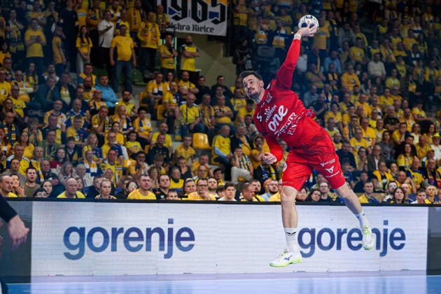 Kielce 19.02.2026. Pilka reczna EHF Liga Mistrzow sezon 2025 2026 kolejka 11 mecz: Industria Kielce - One Veszprem --- Handball EHF Champions League season 2025 2026 round 11 match between Industria Kielce and One Veszprem at Hala Legionow in Kielce, Poland Ivan Martinovic Fot. Igor Jakubowski Arena Akcji NEWSPIX.PL --- newspix.pl 