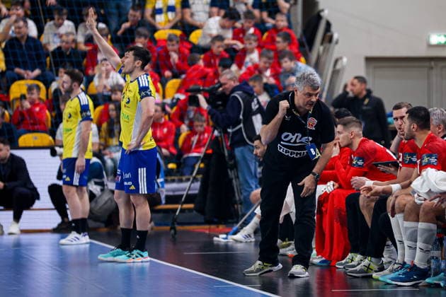 Kielce 19.02.2026. Pilka reczna EHF Liga Mistrzow sezon 2025 2026 kolejka 11 mecz: Industria Kielce - One Veszprem --- Handball EHF Champions League season 2025 2026 round 11 match between Industria Kielce and One Veszprem at Hala Legionow in Kielce, Poland Xavier Pascual Fuertes Fot. Igor Jakubowski Arena Akcji NEWSPIX.PL --- newspix.pl 