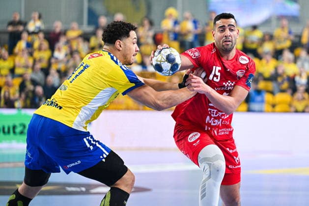 KIELCE 19.02.2026 MECZ 11. KOLEJKA LIGA MISTRZOW PILKA RECZNA MEZCZYZN SEZON 2025 2026 INDUSTRIA KIELCE - ONE VESZPREM HC --- MENS HALDBALL EHF CHAMPIONS LEAGUE SEASON 2025 2026 MATCH: INDUSTRIA KIELCE - ONE VESZPREM HC BENOIT KOUNKOUD AHMED HESHAM ELSAYED MOHAM FOT. MICHAL TRZPIS 400MM.PL NEWSPIX.PL --- newspix.pl 