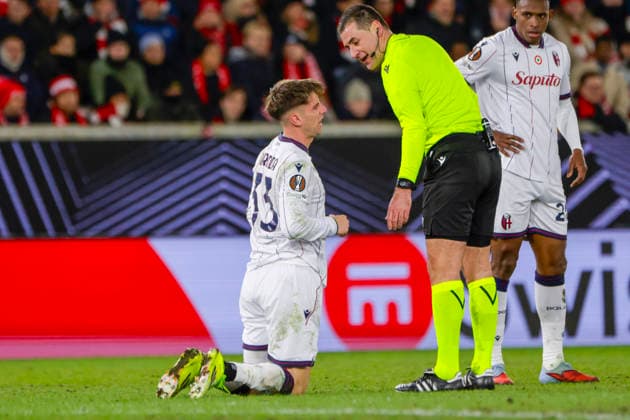 UEFA Europa League SK Brann Bologna Bergen 20260219 Bolognas Juan Miranda and referee Rade Obrenovic in the UEFA Europa League match between SK Brann and Bologna at Brann Stadium Photo Paul S Amundsen NTB Bergen Norway EDITORIAL USE ONLY RESTRICTED USE FOR BETTING COMPANIES  Copyright: xPaulxS.xAmundsenx xNTBx