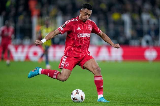 Dan Ndoye of Nottingham Forest Football Club crosses the ball Fenerbache v Nottingham Forest, UEFA Europa League, Knockout Round Play Offs, First Leg, Football, Sukru Saracoglu Stadium, Istanbul, Turkiye - 19 Feb 2026Istanbul Sukru Saracoglu Stadium Turkey EDITORIAL USE ONLY No use with unauthorised audio, video, data, fixture lists, club league logos or live services. Online in-match use limited to 120 images, no video emulation. No use in betting, games or single club league player publications. Copyright: xRaddadxJebarah Shutterstockx 16674269cz