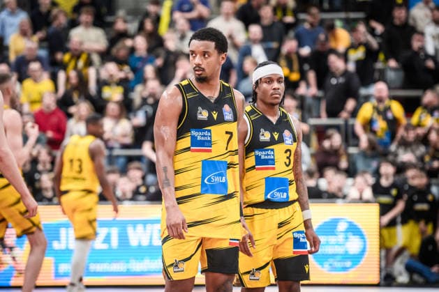 Elijah Hughes MHP RIESEN Ludwigsburg, 07 and Stefan Smith MHP RIESEN Ludwigsburg, 03 , thoughtful, critical looks GER, MHP Riesen Ludwigsburg vs Syntainics MBC, Basketball Bundesliga, easycredit BBL, Matchday 21, Season 2025 2026, 19 02 2026 GER, MHP Riesen Ludwigsburg vs Syntainics MBC, Basketball Bundesliga, easycredit BBL, Matchday 21, Season 2025 2026, 19 02 2026 Ludwigsburg Copyright: xSandyxDinkelackerx EP_SDR