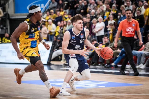 Perttu Blomgren Syntainics MBC, 20 followed by Stefan Smith MHP RIESEN Ludwigsburg, 03 GER, MHP Riesen Ludwigsburg vs Syntainics MBC, Basketball Bundesliga, easycredit BBL, 21 Matchday, Season 2025 2026, 19 02 2026 GER, MHP Riesen Ludwigsburg vs Syntainics MBC, Basketball Bundesliga, easycredit BBL, 21 Matchday, Season 2025 2026, 19 02 2026 Ludwigsburg Copyright: xSandyxDinkelackerx EP_SDR