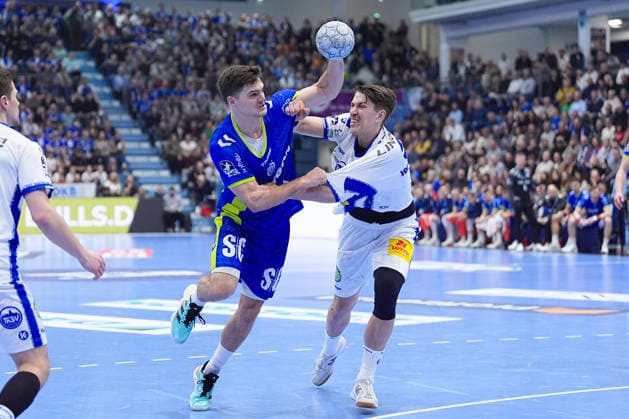 19 02 2026, xydrx, Handball, 1 HBL, VfL Gummersbach ThSV Eisenach, Schwalbe Arena Kay Smits VfL Gummersbach 31 in duel against Oskar Joelsson ThSV Eisenach 3 Photo xYannisxDreimannxPressefotoKochx Nordrhein Westfahlen Germany