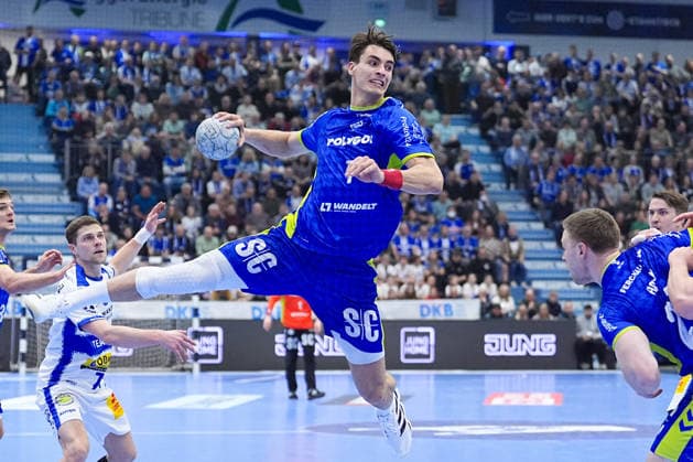 19 02 2026, xydrx, Handball, 1 HBL, VfL Gummersbach ThSV Eisenach, Schwalbe Arena Julian Koester VfL Gummersbach 7 at the throw Photo xYannisxDreimannxPressefotoKochx Nordrhein Westfahlen Germany