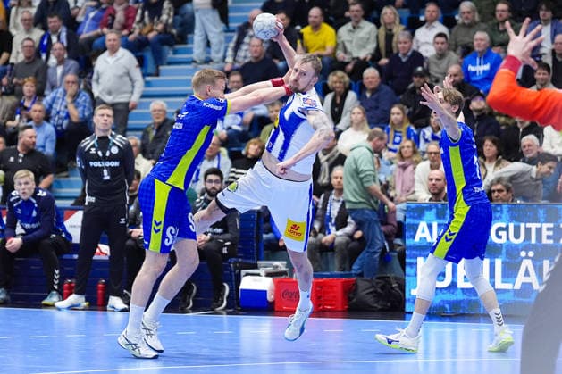 19 02 2026, xydrx, Handball, 1 HBL, VfL Gummersbach ThSV Eisenach, Schwalbe Arena Ellidi Vidarsson VfL Gummersbach 4 7z Dominik Solak ThSV Eisenach 30 Photo xYannisxDreimannxPressefotoKochx Nordrhein Westfahlen Germany