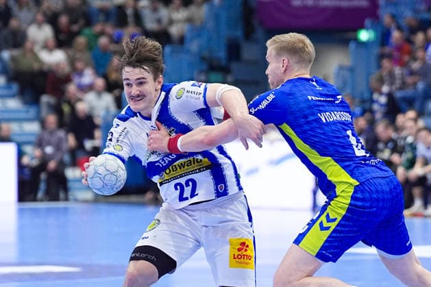19 02 2026, xydrx, Handball, 1 HBL, VfL Gummersbach ThSV Eisenach, Schwalbe Arena Felix Aellen ThSV Eisenach 22 in duel against Ellidi Vidarsson VfL Gummersbach 4 Photo xYannisxDreimannxPressefotoKochx Nordrhein Westfahlen Germany