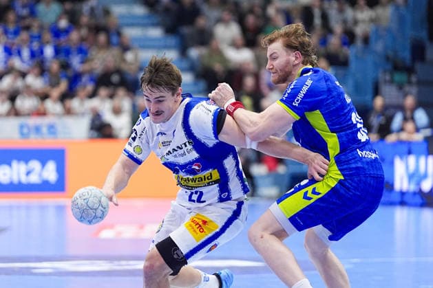 19 02 2026, xydrx, Handball, 1 HBL, VfL Gummersbach ThSV Eisenach, Schwalbe Arena Felix Aellen ThSV Eisenach 22 in duel against Tom Kiesler VfL Gummersbach 30 Photo xYannisxDreimannxPressefotoKochx Nordrhein Westfahlen Germany