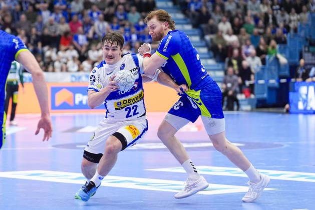 19 02 2026, xydrx, Handball, 1 HBL, VfL Gummersbach ThSV Eisenach, Schwalbe Arena Felix Aellen ThSV Eisenach 22 in duel against Tom Kiesler VfL Gummersbach 30 Photo xYannisxDreimannxPressefotoKochx Nordrhein Westfahlen Germany