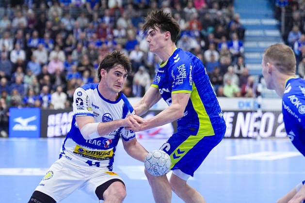 19 02 2026, xydrx, Handball, 1 HBL, VfL Gummersbach ThSV Eisenach, Schwalbe Arena Stephan Seitz ThSV Eisenach 44 in duel against Miro Schluroff VfL Gummersbach 15 Photo xYannisxDreimannxPressefotoKochx Nordrhein Westfahlen Germany