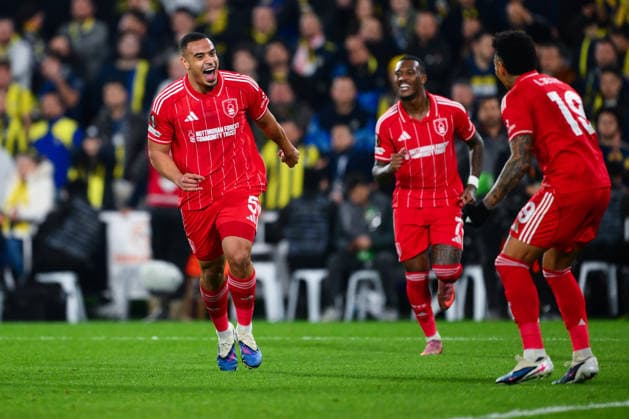 Fenerbahce v Nottingham Forest - UEFA Europa League ISTANBUL, TURKIYE - FEBRUARY 19: Murillo (5) of Nottingham Forest celebrates with his teammates after scoring a goal during first leg of the UEFA Europa League round of 16 play-off football match between Fenerbahce and Nottingham Forest at Chobani Stadium in Istanbul, Turkiye on February 19, 2026. Arif Hudaverdi Yaman Anadolu Istanbul Turkey. Editorial use only. Please get in touch for any other usage.  Copyright: x2026xAnadoluxArifxHudaverdixYamanx