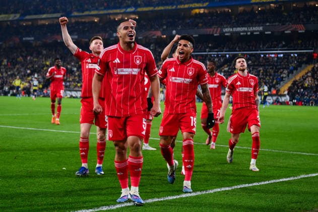 Fenerbahce v Nottingham Forest - UEFA Europa League ISTANBUL, TURKIYE - FEBRUARY 19: Murillo (5) of Nottingham Forest celebrates with his teammates after scoring a goal during first leg of the UEFA Europa League round of 16 play-off football match between Fenerbahce and Nottingham Forest at Chobani Stadium in Istanbul, Turkiye on February 19, 2026. Arif Hudaverdi Yaman Anadolu Istanbul Turkey. Editorial use only. Please get in touch for any other usage.  Copyright: x2026xAnadoluxArifxHudaverdixYamanx