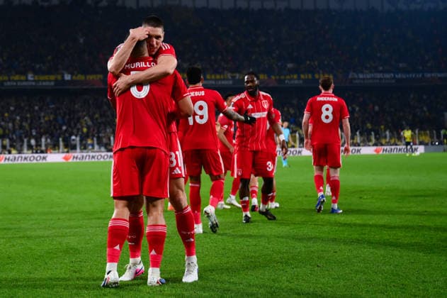 Fenerbahce v Nottingham Forest - UEFA Europa League ISTANBUL, TURKIYE - FEBRUARY 19: Murillo (5) of Nottingham Forest celebrates with his teammates after scoring a goal during first leg of the UEFA Europa League round of 16 play-off football match between Fenerbahce and Nottingham Forest at Chobani Stadium in Istanbul, Turkiye on February 19, 2026. Arif Hudaverdi Yaman Anadolu Istanbul Turkey. Editorial use only. Please get in touch for any other usage.  Copyright: x2026xAnadoluxArifxHudaverdixYamanx